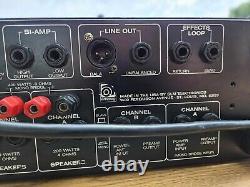 Ampeg SVT-400T 400W solid state bass amp head with flight case